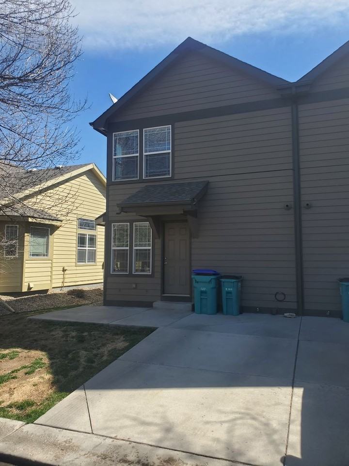 601 Ebon Pica St - Photo 5 of 32