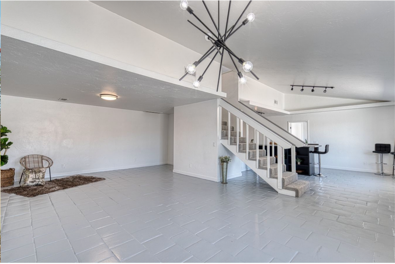 4209 Comstock Dr - Photo 4 of 25