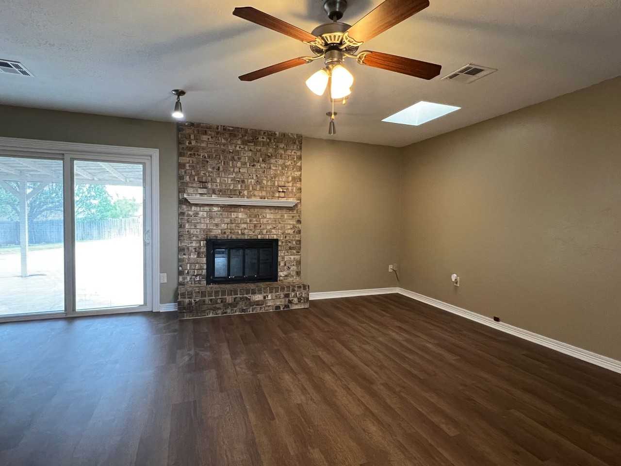 212 Sw 78th St - Photo 3 of 15