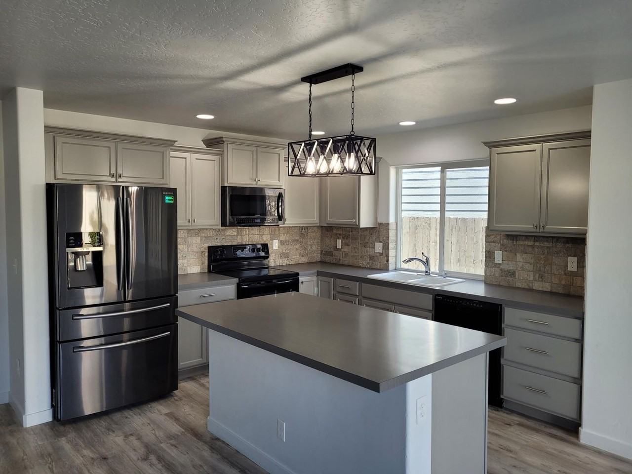 2674 W Jayton Dr - Photo 4 of 20