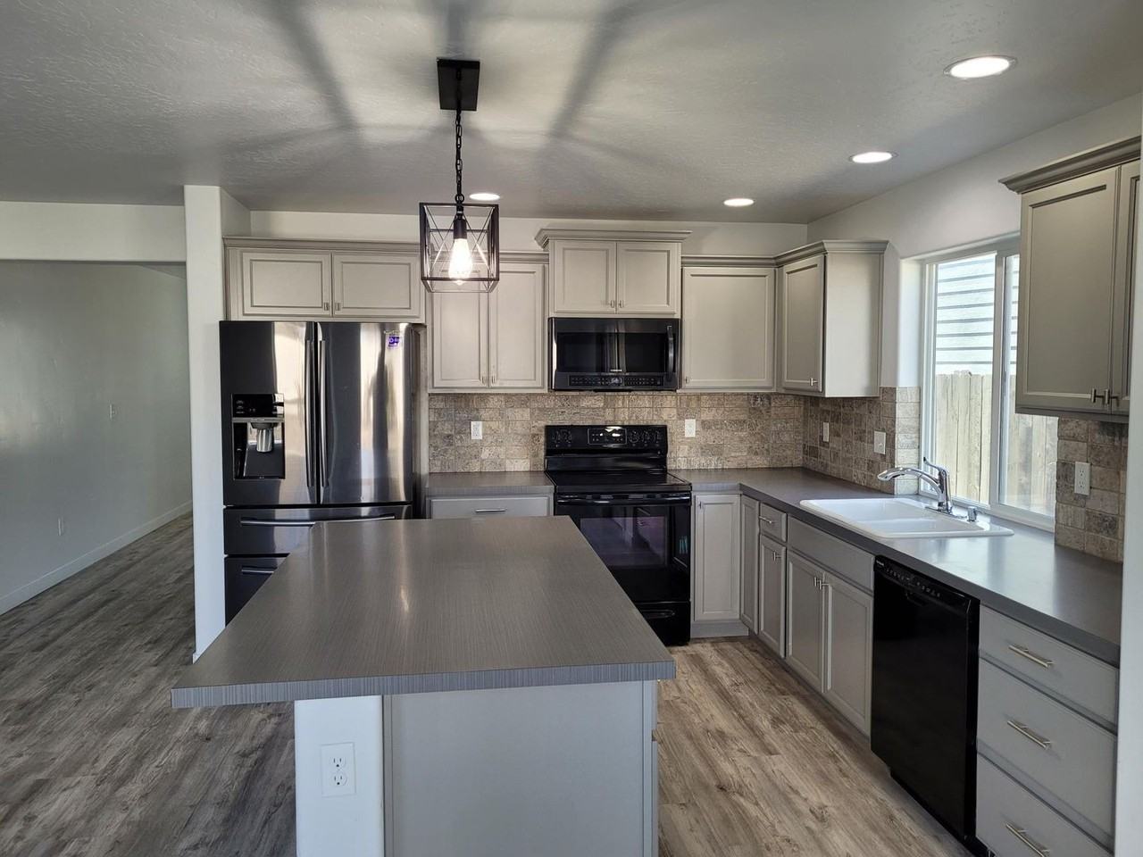 2674 W Jayton Dr - Photo 5 of 20