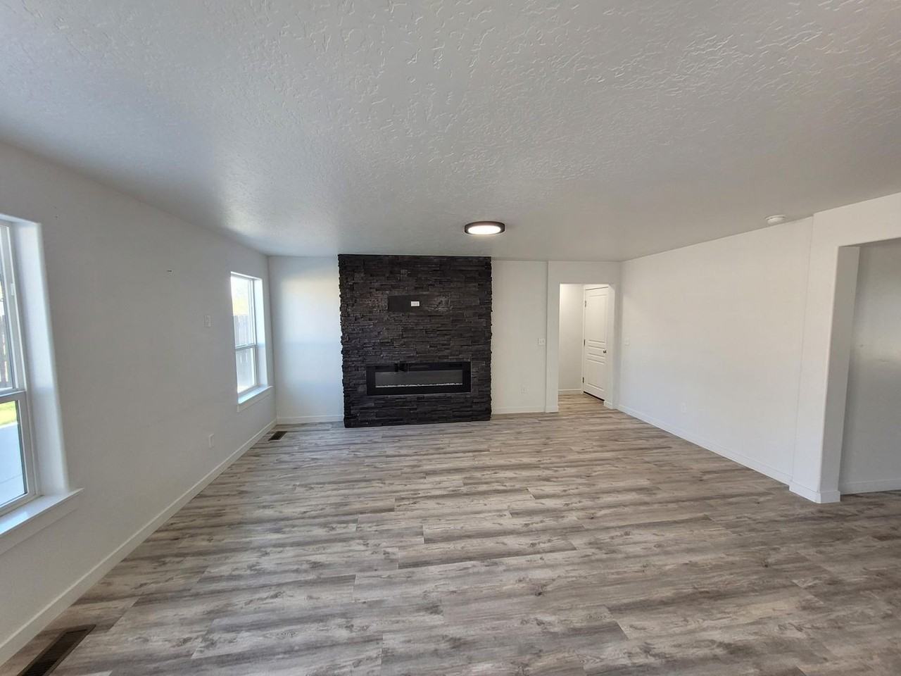 2674 W Jayton Dr - Photo 3 of 20