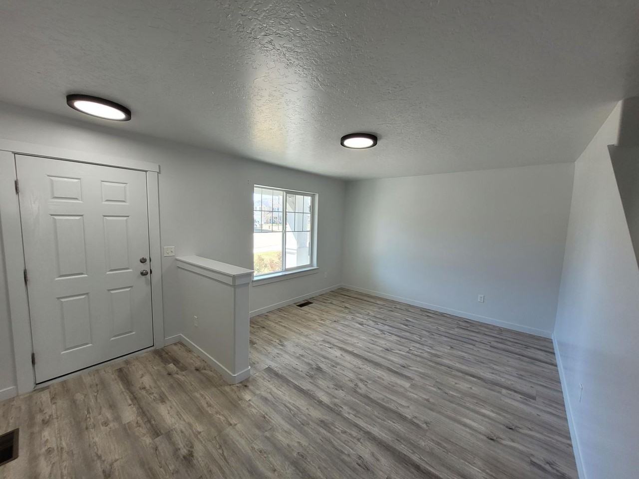 2674 W Jayton Dr - Photo 2 of 20