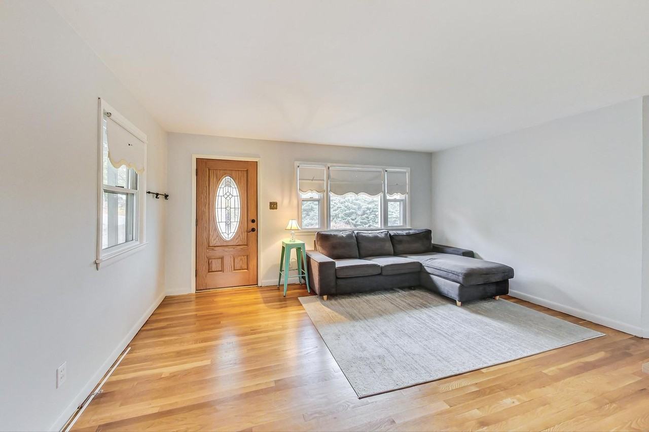 9511 48th Ave - Photo 3 of 38