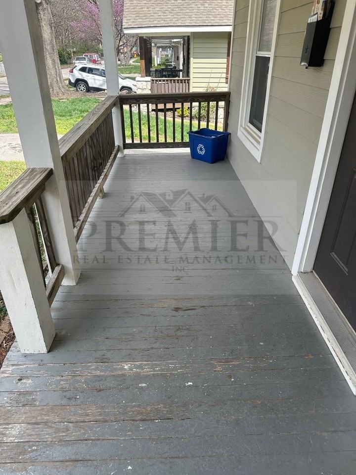 4621 Terrace St - Photo 2 of 15