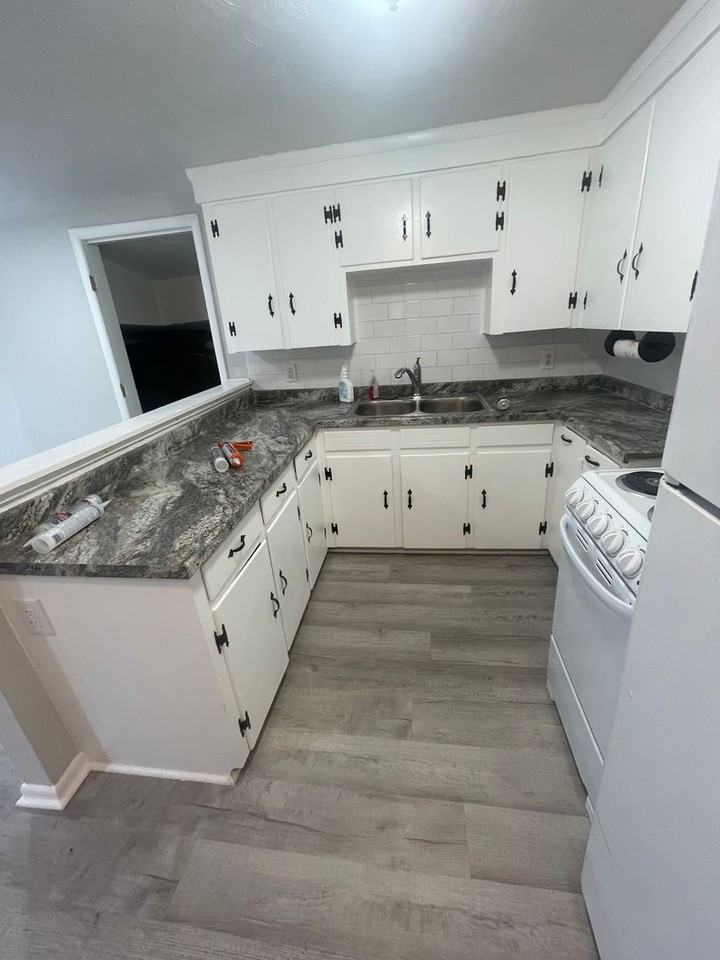 1705 1/2 N Wood Ave - Photo 2 of 9