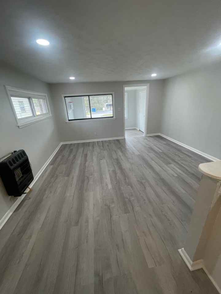 1705 1/2 N Wood Ave - Photo 3 of 9