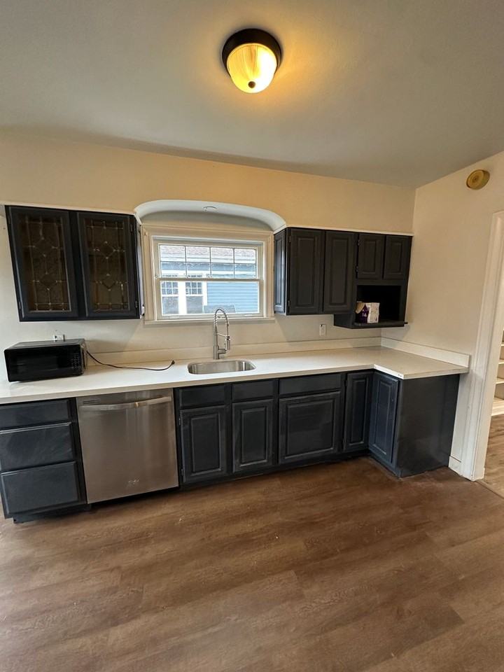 414 2nd Ave S - Photo 6 of 11