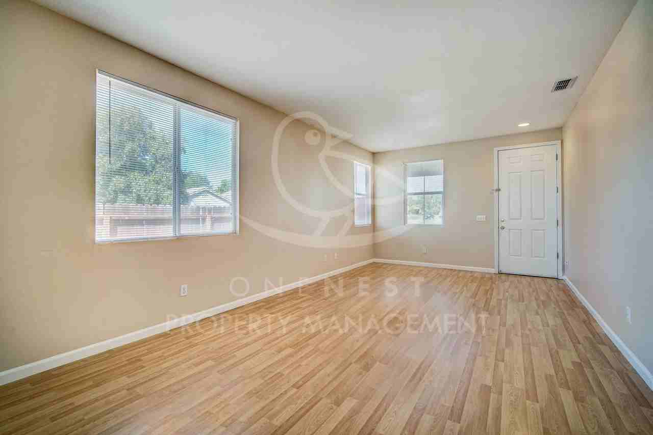 2673 Honeysuckle Dr - Photo 5 of 16