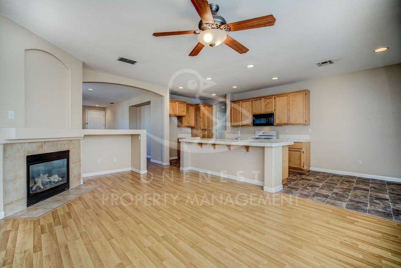 2673 Honeysuckle Dr - Photo 6 of 16