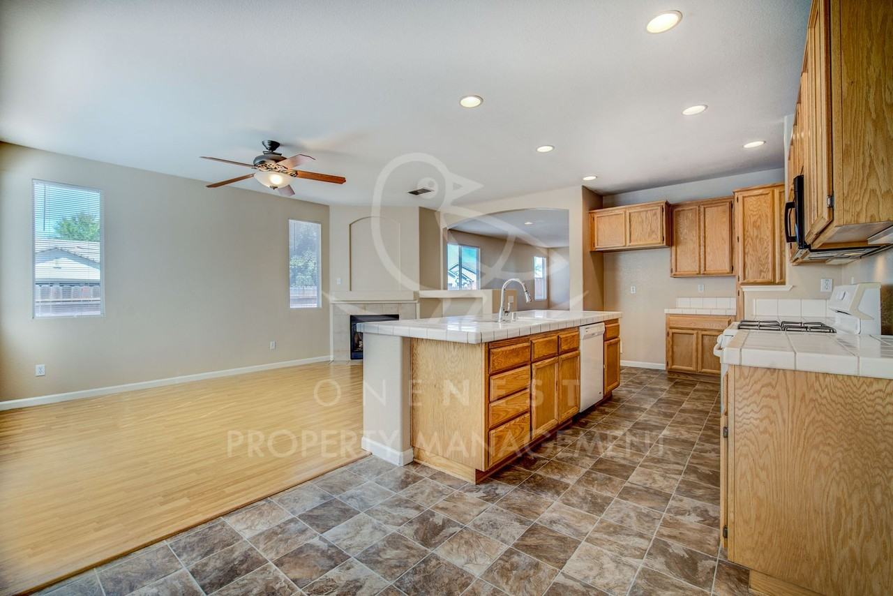 2673 Honeysuckle Dr - Photo 7 of 16