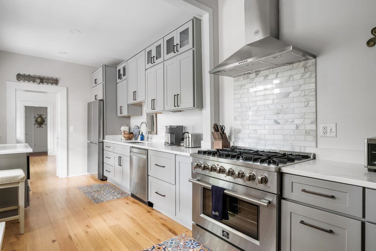 21 Savage St - Photo 3 of 50