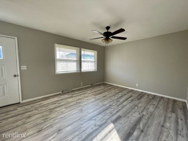 232 Pearl St - Photo 3 of 6