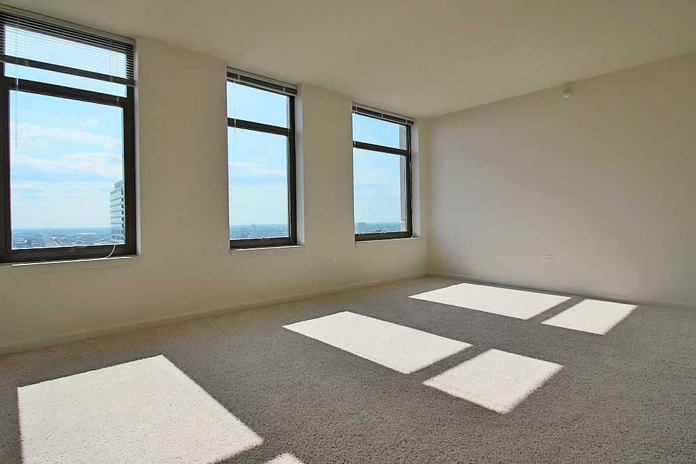 353 N Desplaines St - Photo 4 of 10