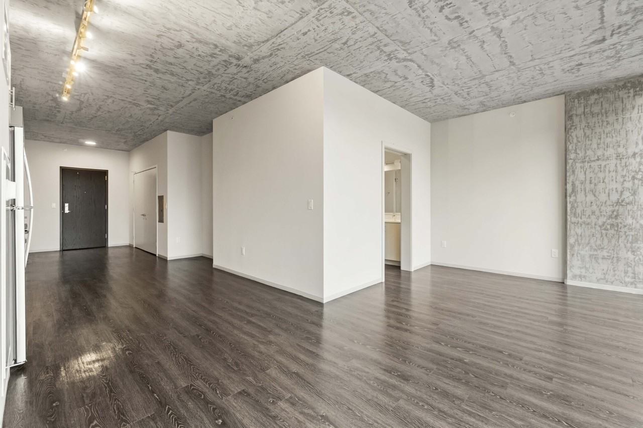 717 S Clark St - Photo 5 of 26