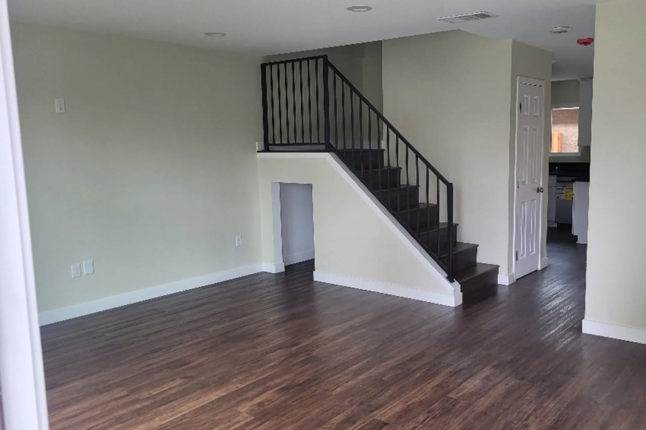 991 Willow Ave - Photo 2 of 8