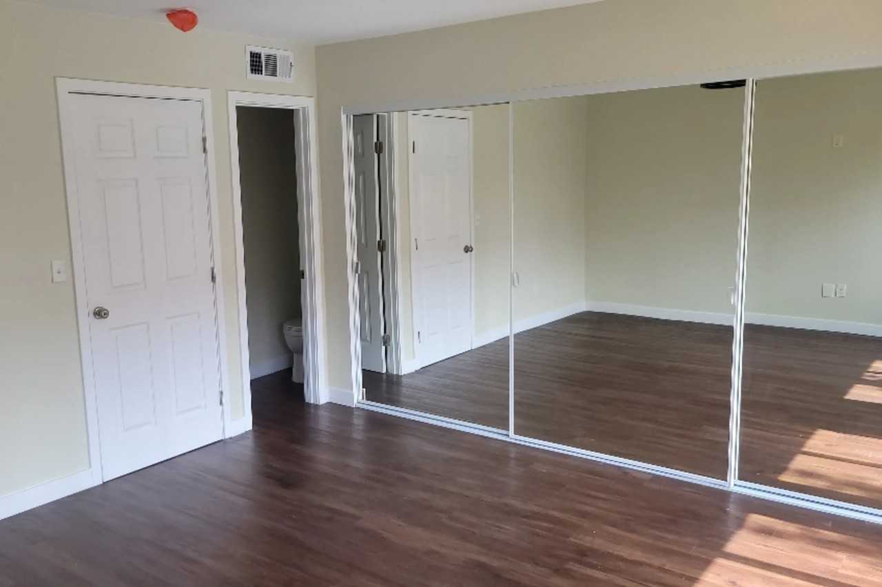 991 Willow Ave - Photo 3 of 8