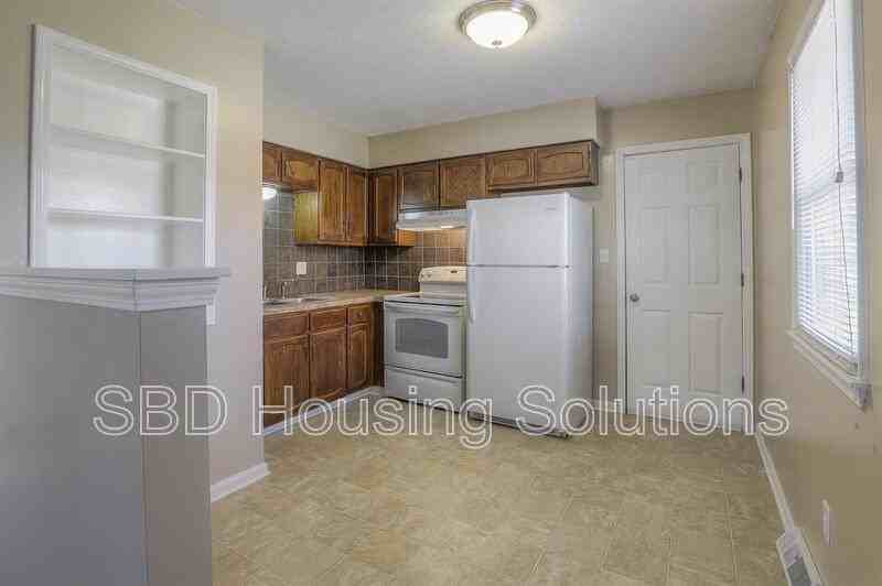 701 Ne Columbus St #A - Photo 3 of 6