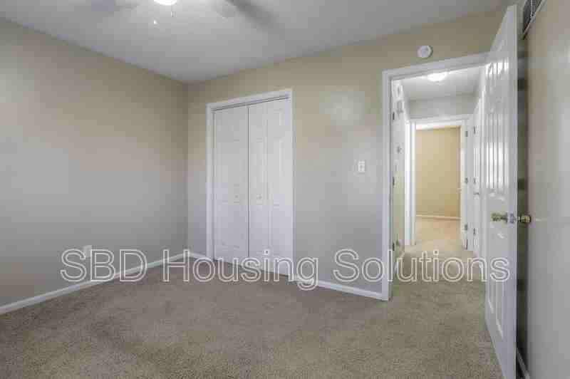 701 Ne Columbus St #A - Photo 5 of 6