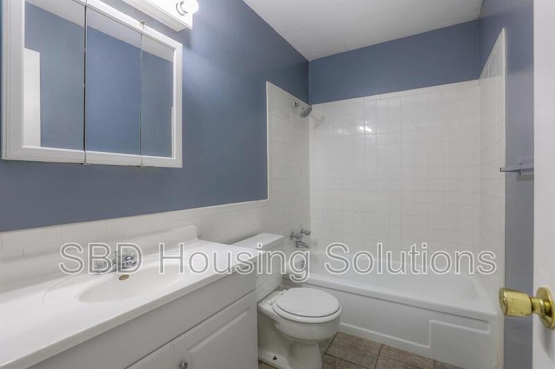 701 Ne Columbus St #A - Photo 6 of 6