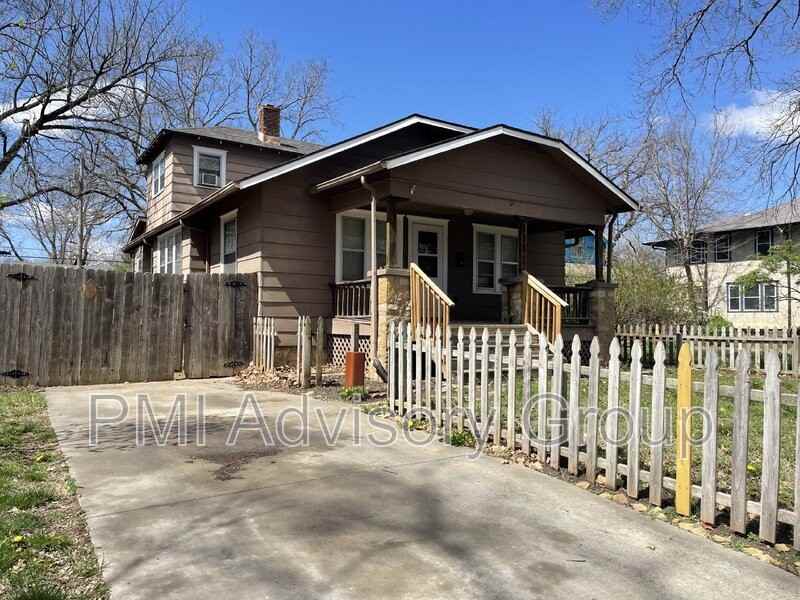 1261 Sw Wayne Ave - Photo 2 of 20