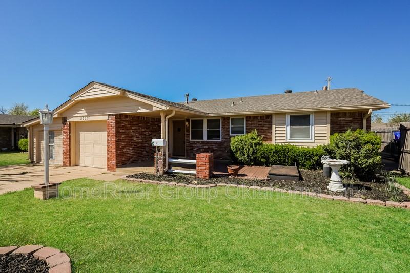 2509 Sw 80th St - Photo 2 of 20