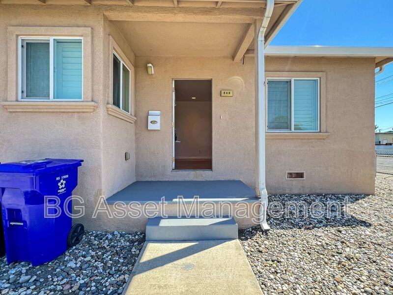 848 17th St - Photo 2 of 20