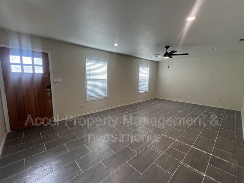 4701 N 6th St - Photo 4 of 14