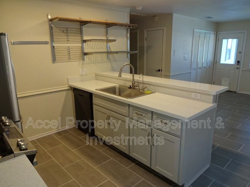 4701 N 6th St - Photo 5 of 14