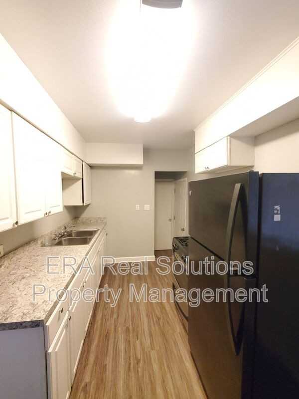 1460 Oakwood Ave - Photo 7 of 13