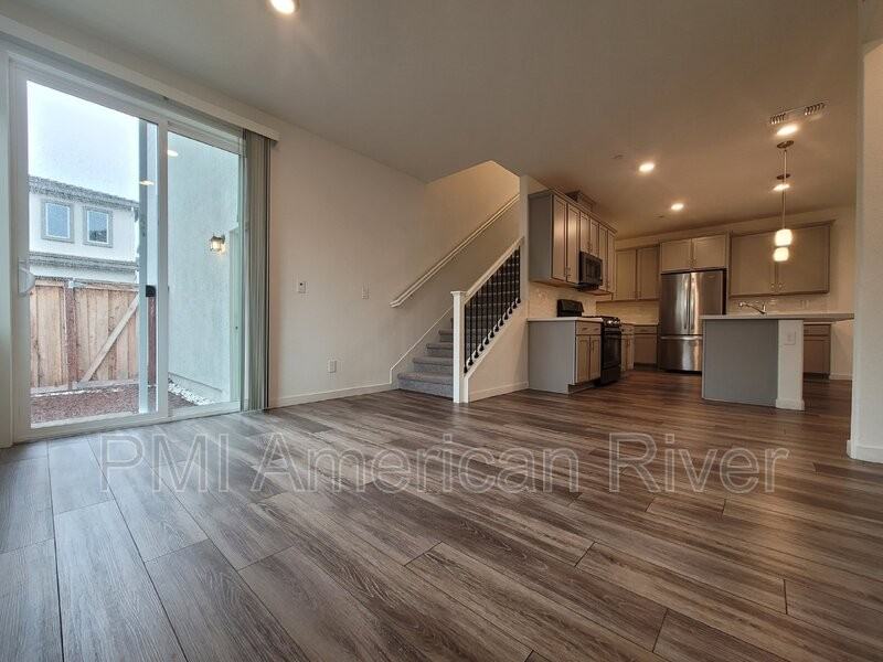 1648 Scarlet Ash Ave - Photo 3 of 26