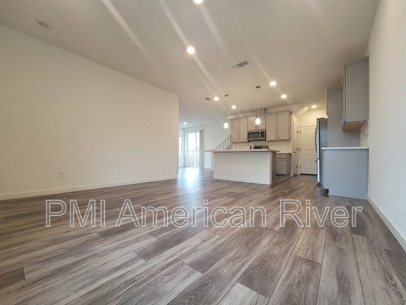 1648 Scarlet Ash Ave - Photo 4 of 26