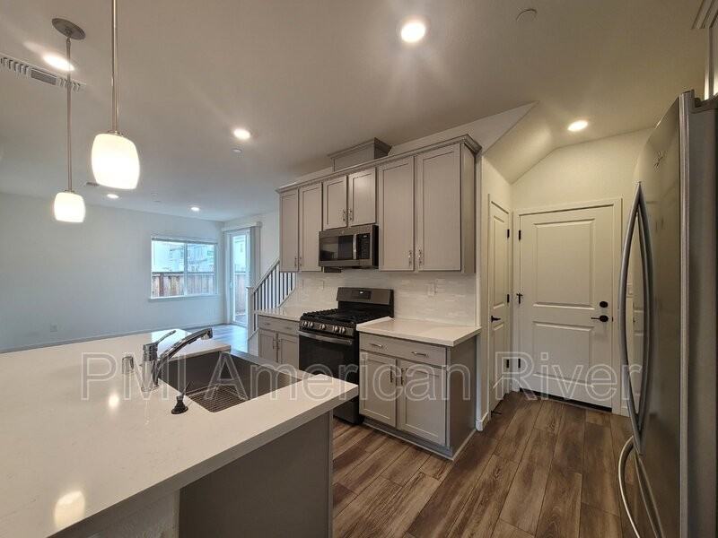 1648 Scarlet Ash Ave - Photo 5 of 26