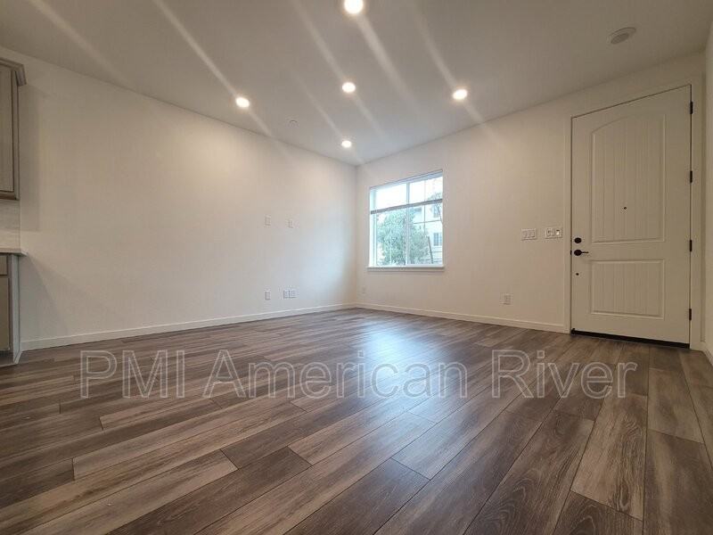 1648 Scarlet Ash Ave - Photo 7 of 26