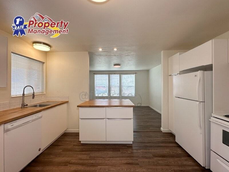 3108 1/2 N 28th St - Photo 3 of 23