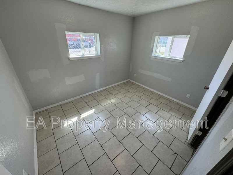 117 40th St Nw #2 - Photo 4 of 6