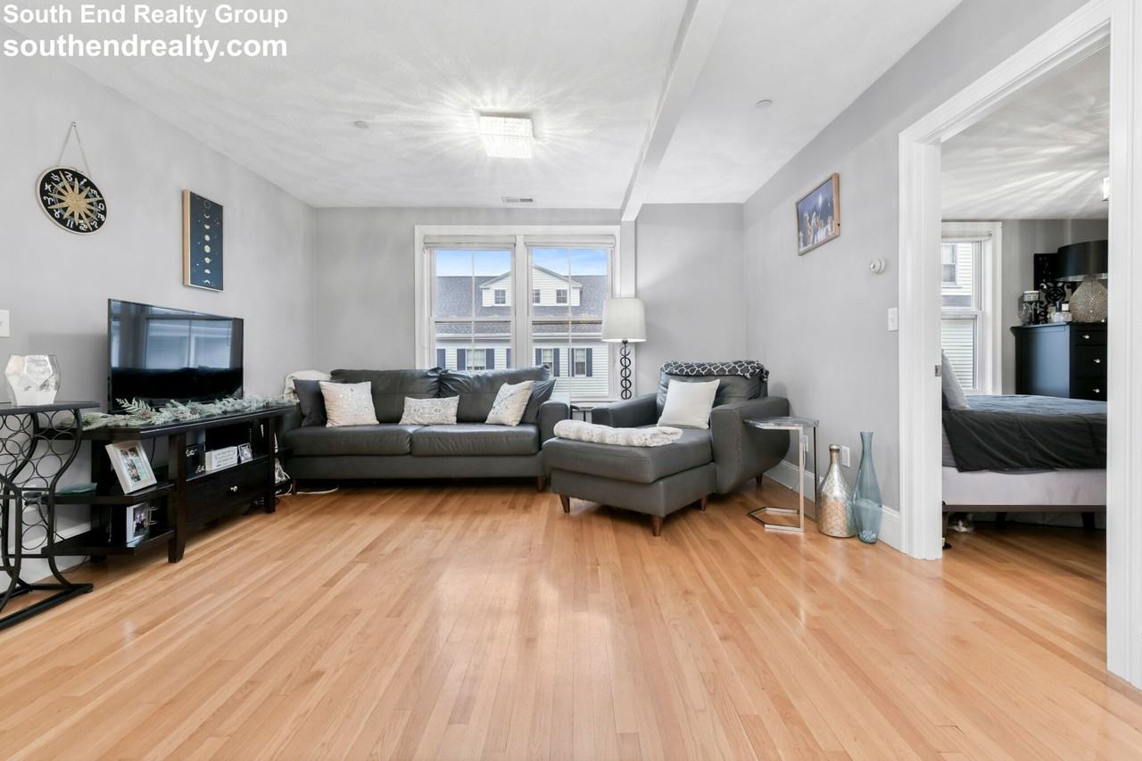 8 Common St #4 - Photo 3 of 15