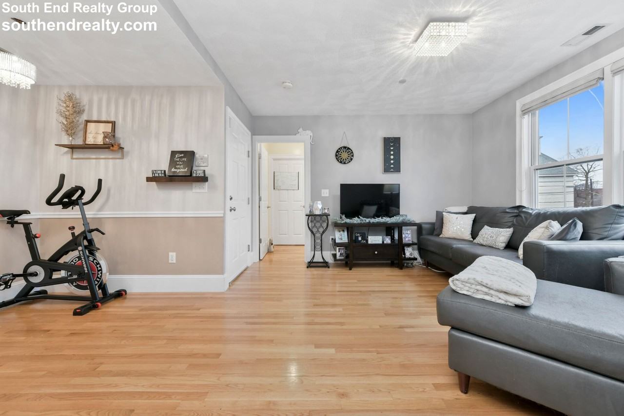 8 Common St #4 - Photo 4 of 15