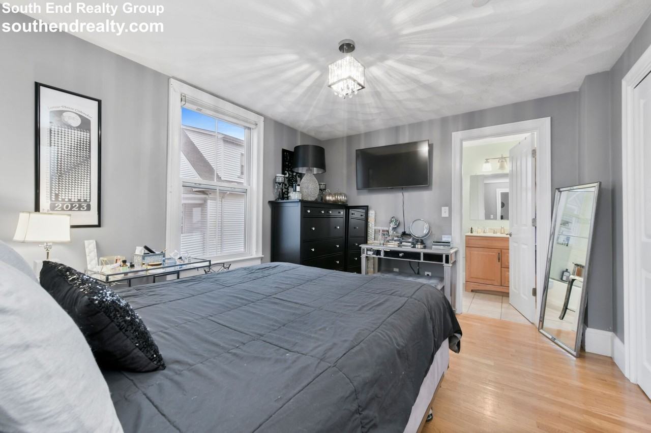 8 Common St #4 - Photo 7 of 15