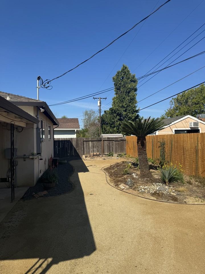 2501 37th Ave - Photo 3 of 12