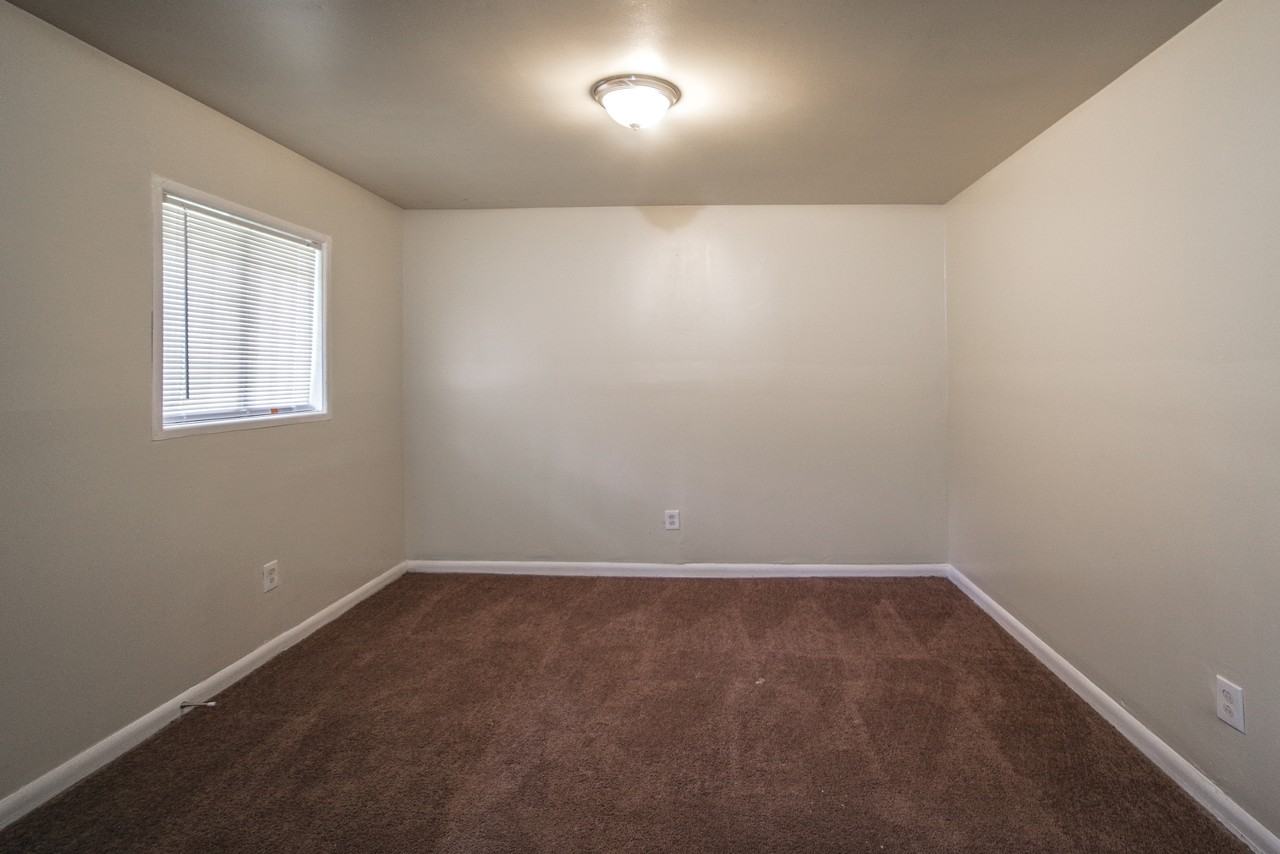 4175 Renfrew Ct Sw - Photo 2 of 8