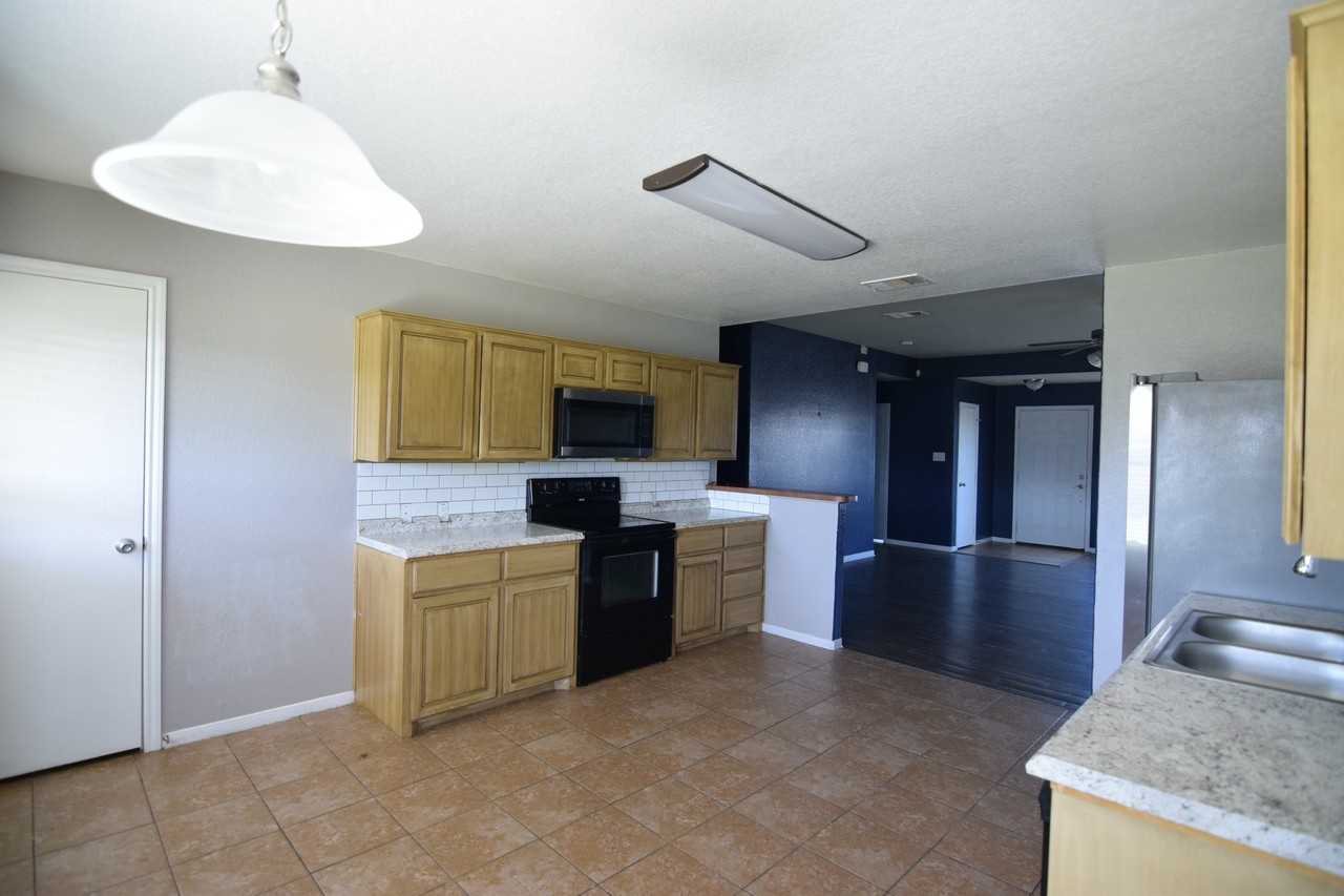 3600 Ennis Drive - Photo 4 of 21