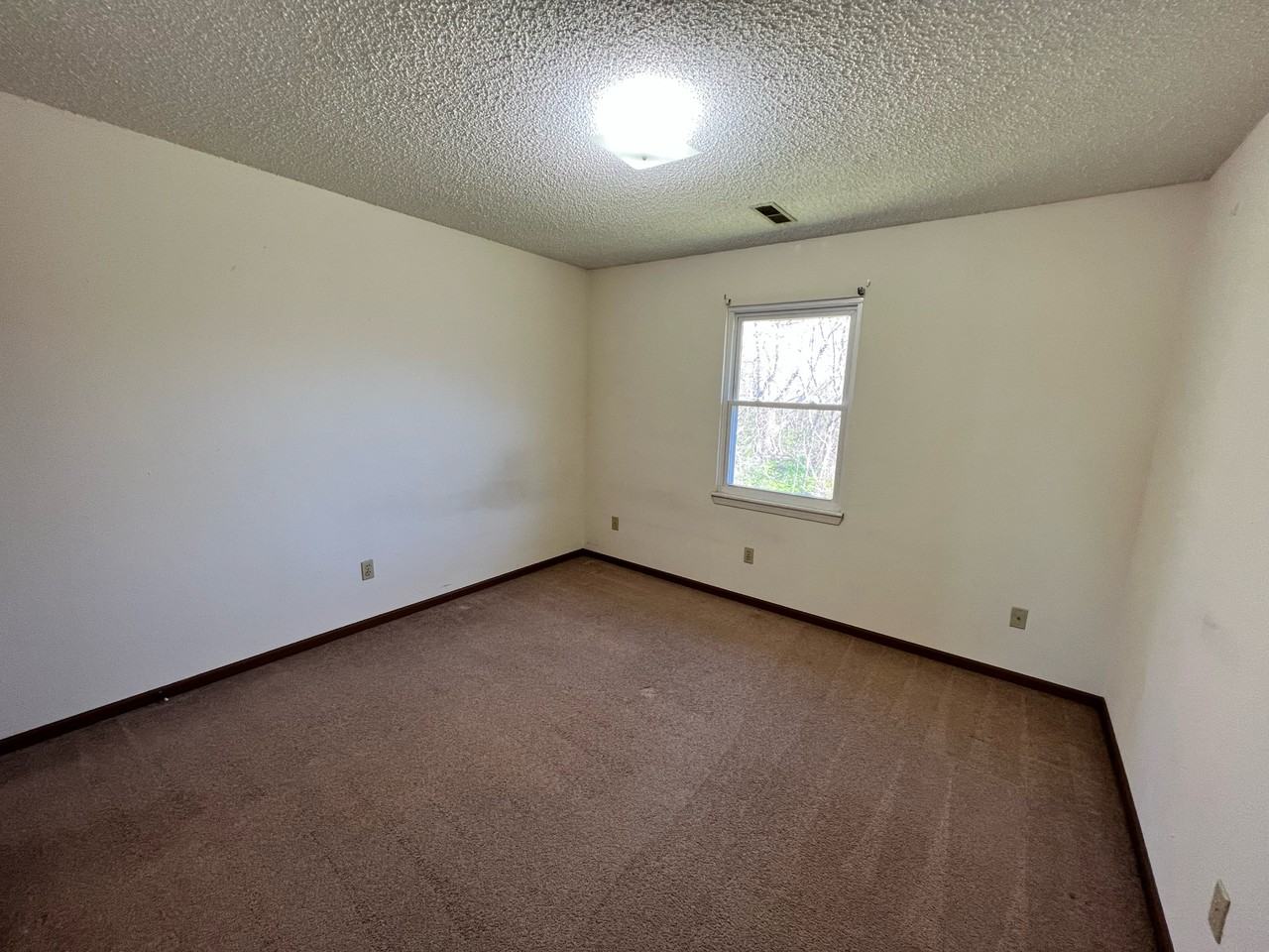 413 W South St - Photo 2 of 4