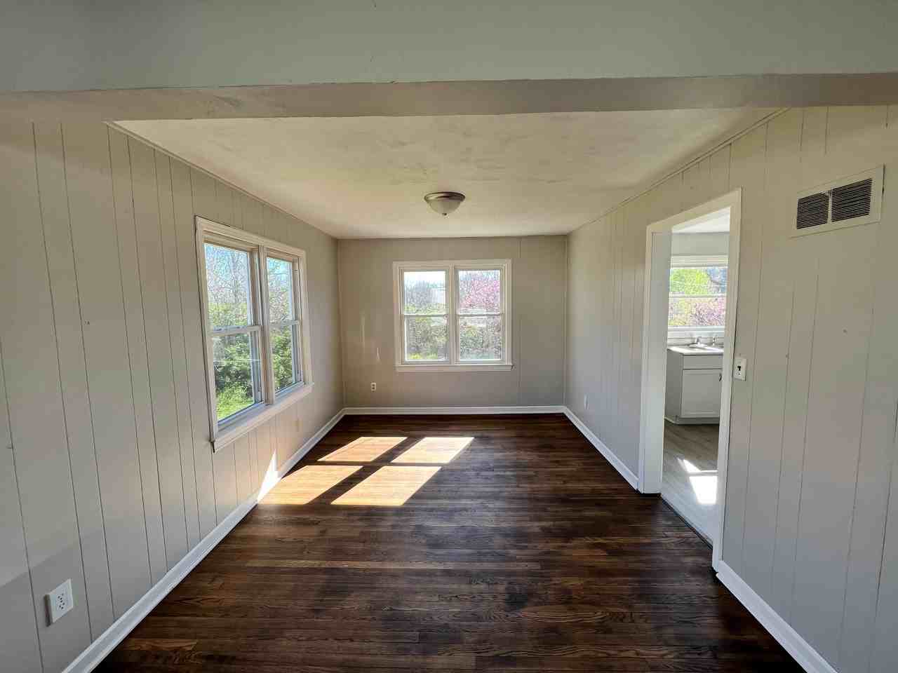 609 Laurel - Photo 3 of 5