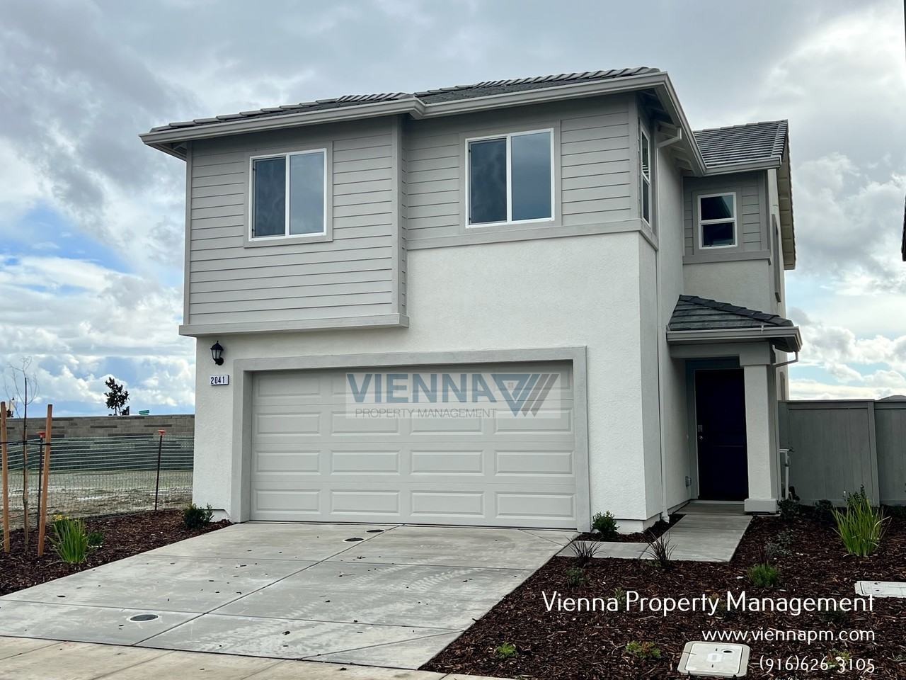 2041 Shady Tree Cir - Photo 2 of 18