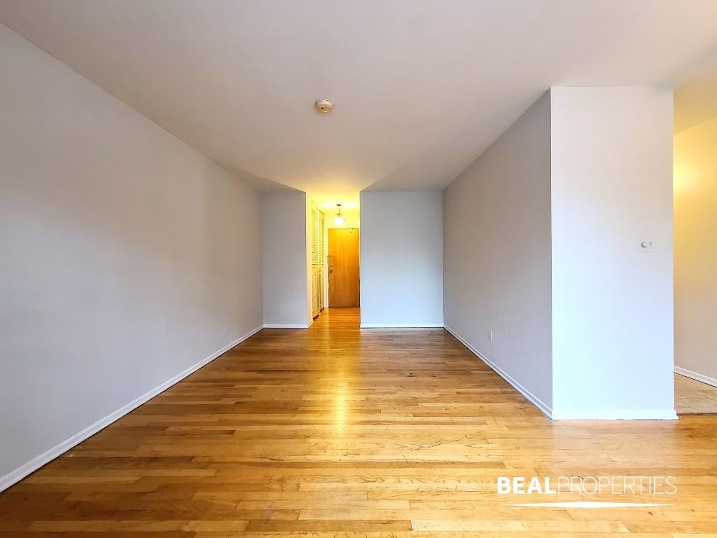 660 West Wrightwood Avenue - Photo 2 of 12