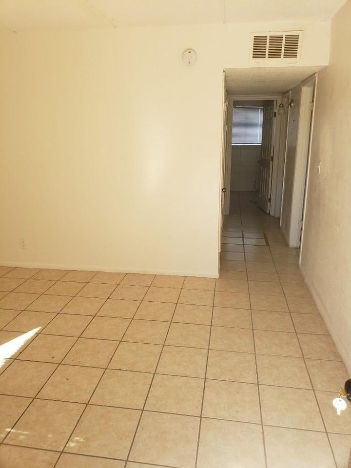 401 N D St #5 - Photo 2 of 13
