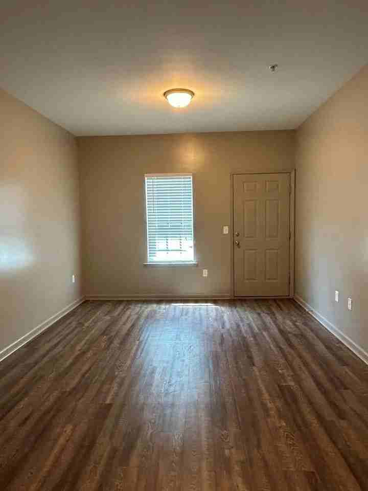 117 Highland Ave Apt 27 - Photo 2 of 10