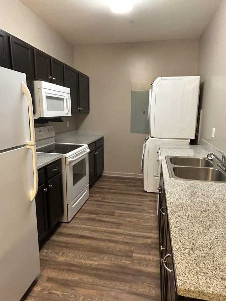 117 Highland Ave Apt 27 - Photo 3 of 10