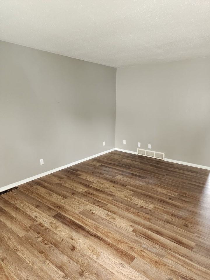 504 Yorktown Rd - Photo 3 of 7